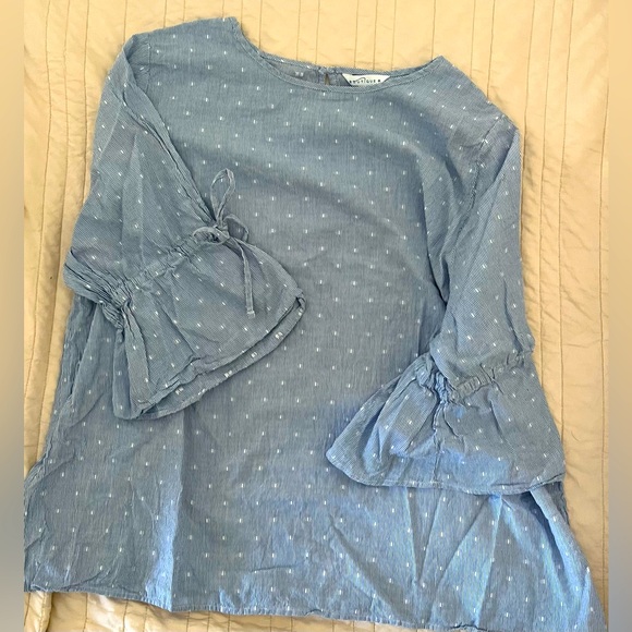 Boutique Plus Size 2X Blue Striped Blouse with Tie Bell Sleeves - Picture 1 of 7
